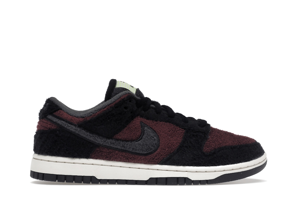 Nike Dunk Low SE Fleece Burgundy Crush